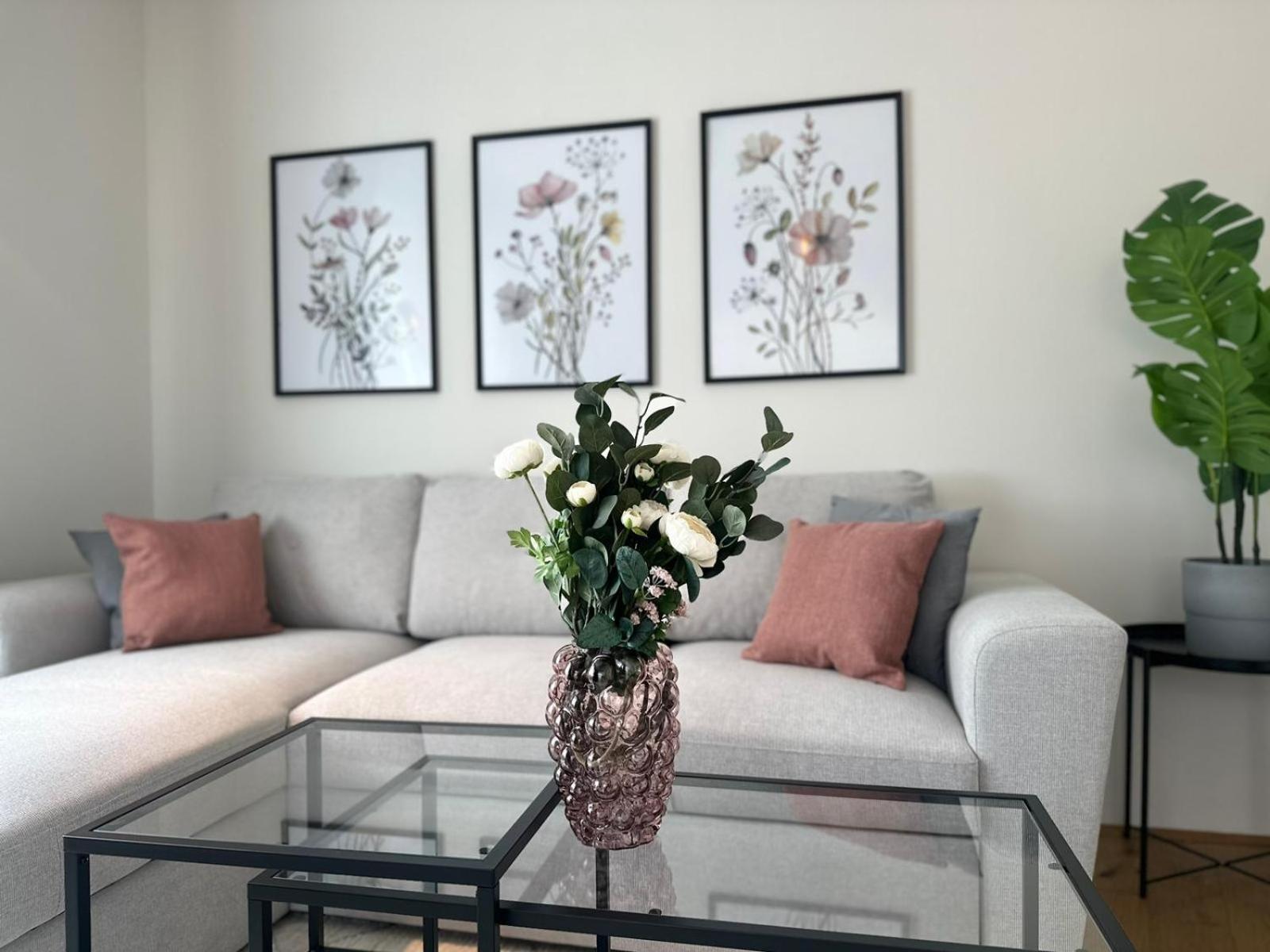 Apartament Free Parking I Balcony I 5 Min To Train Station