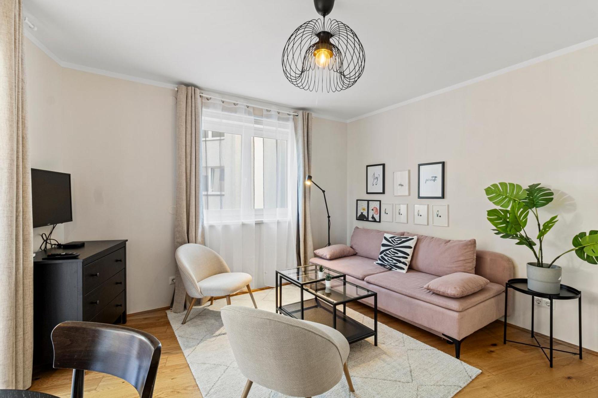 Apartament Free Parking I Balcony I 5 Min To Train Station *