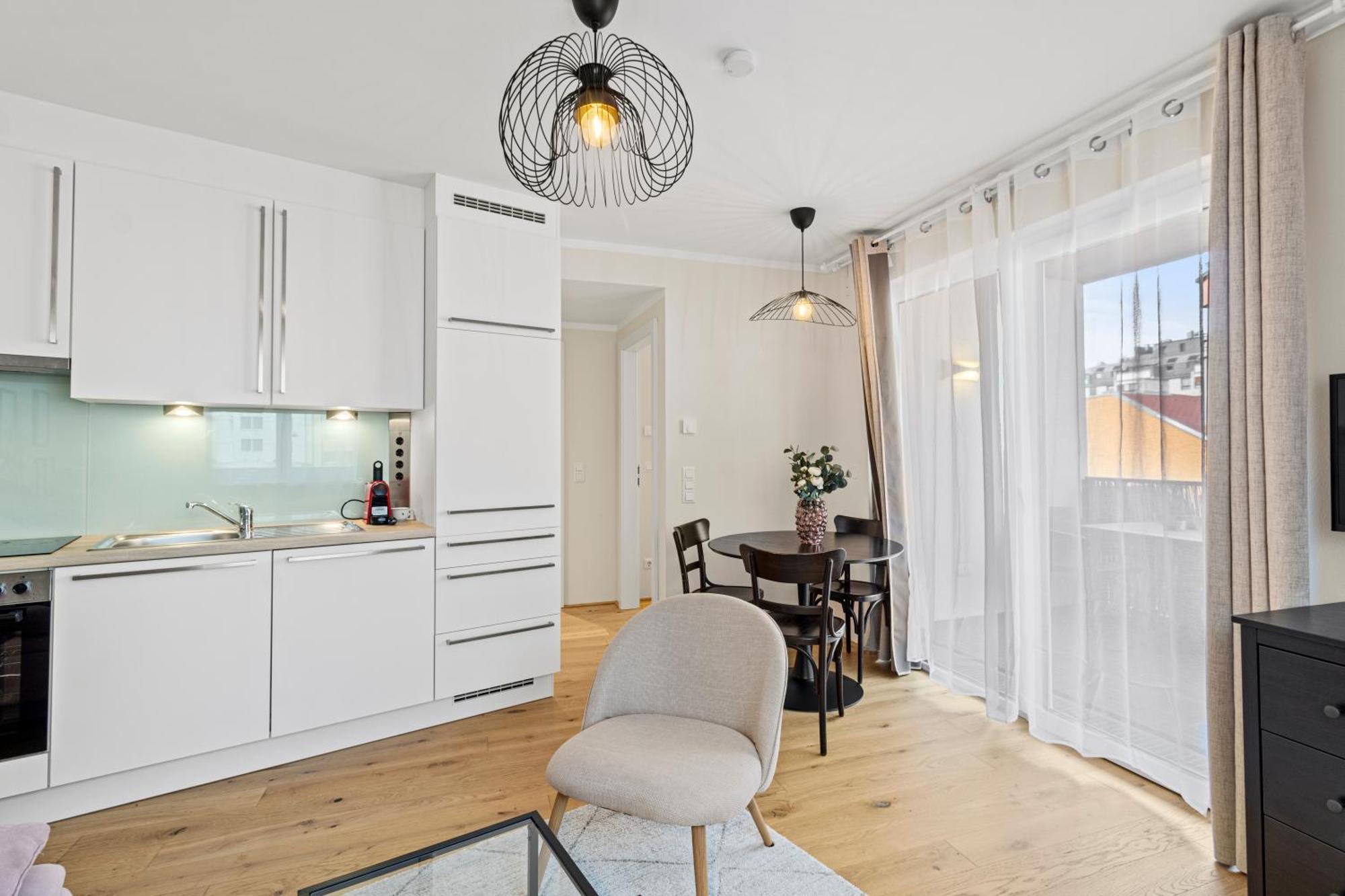Apartament Free Parking I Balcony I 5 Min To Train Station *