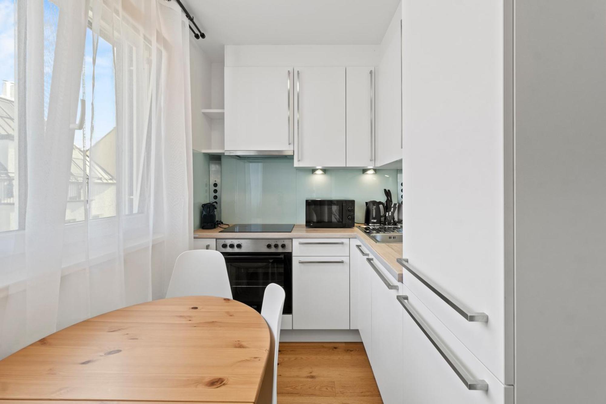 Apartament Free Parking I Balcony I 5 Min To Train Station *