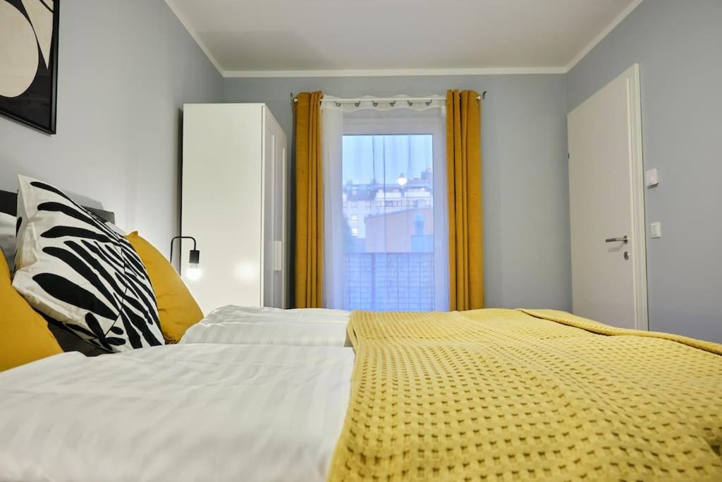 Apartament Free Parking I Balcony I 5 Min To Train Station *