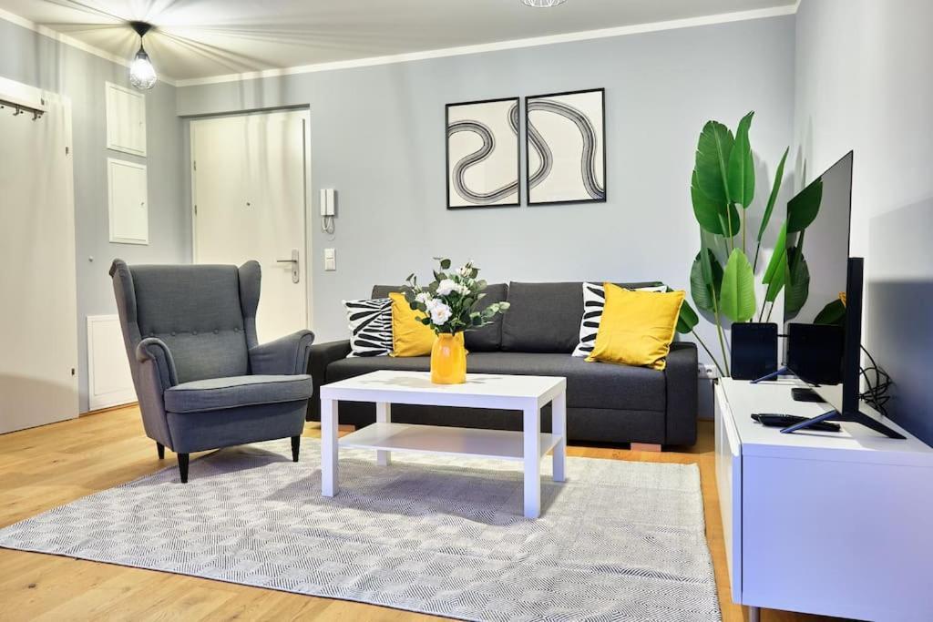 Apartament Free Parking I Balcony I 5 Min To Train Station *