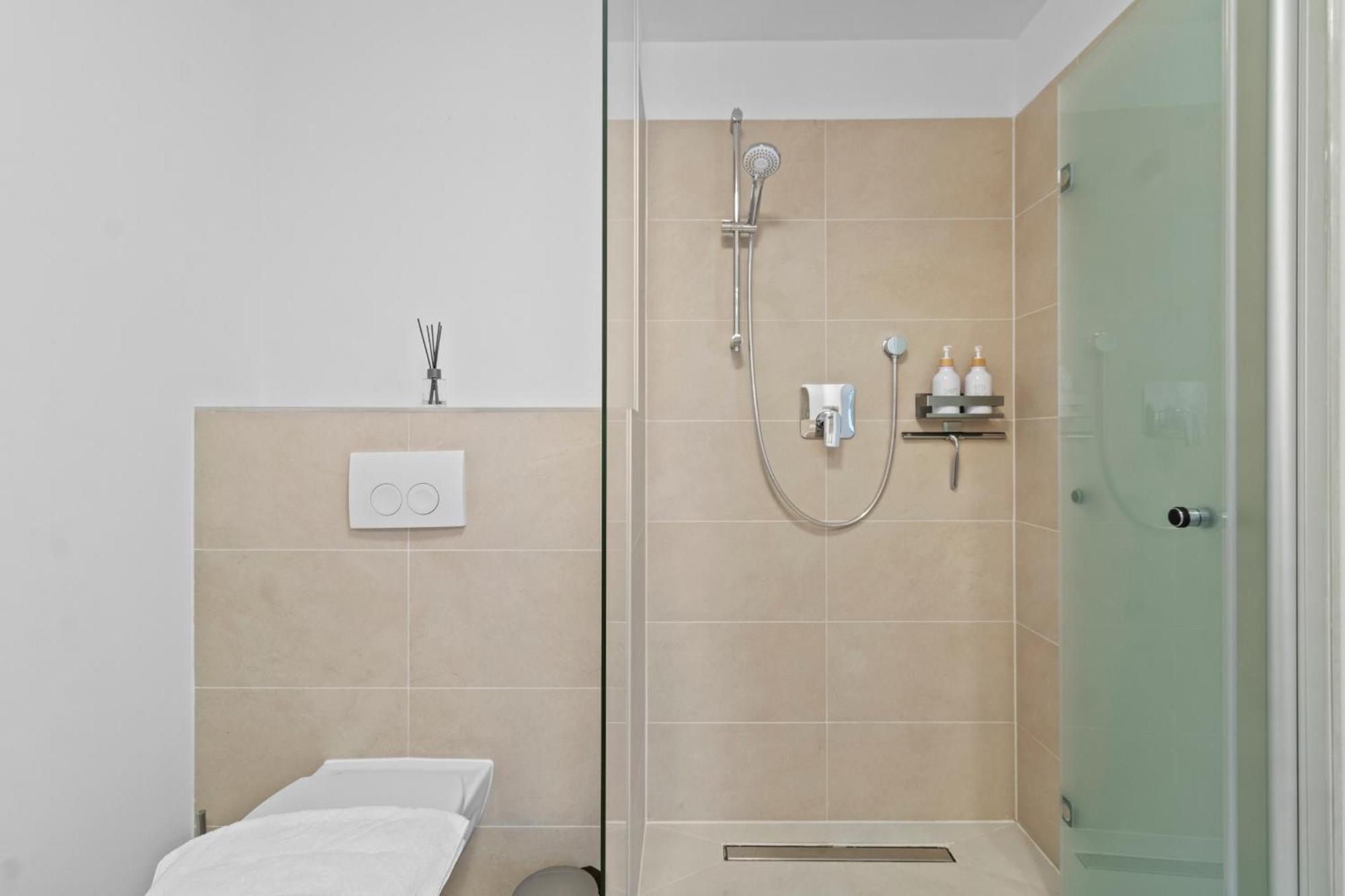 Apartament Free Parking I Balcony I 5 Min To Train Station *