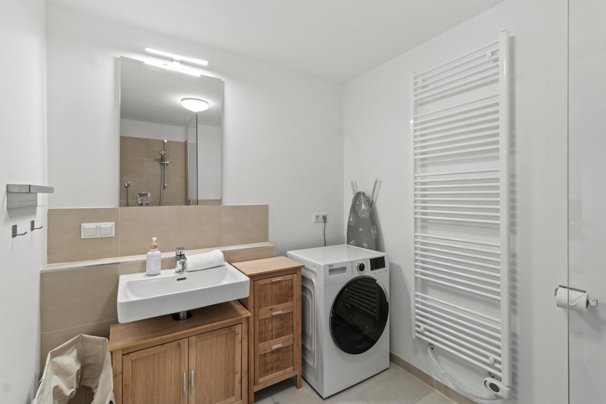 Apartament Free Parking I Balcony I 5 Min To Train Station Wiedeń