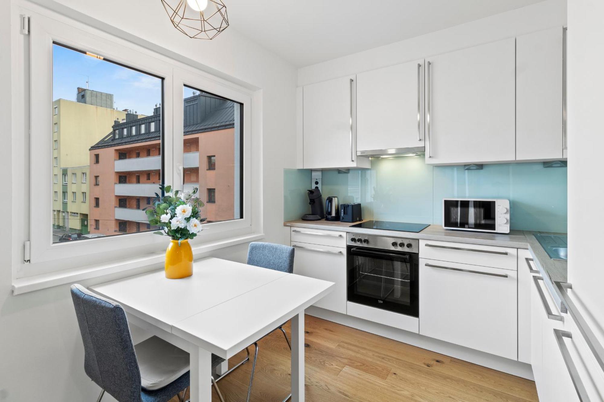 Apartament Free Parking I Balcony I 5 Min To Train Station