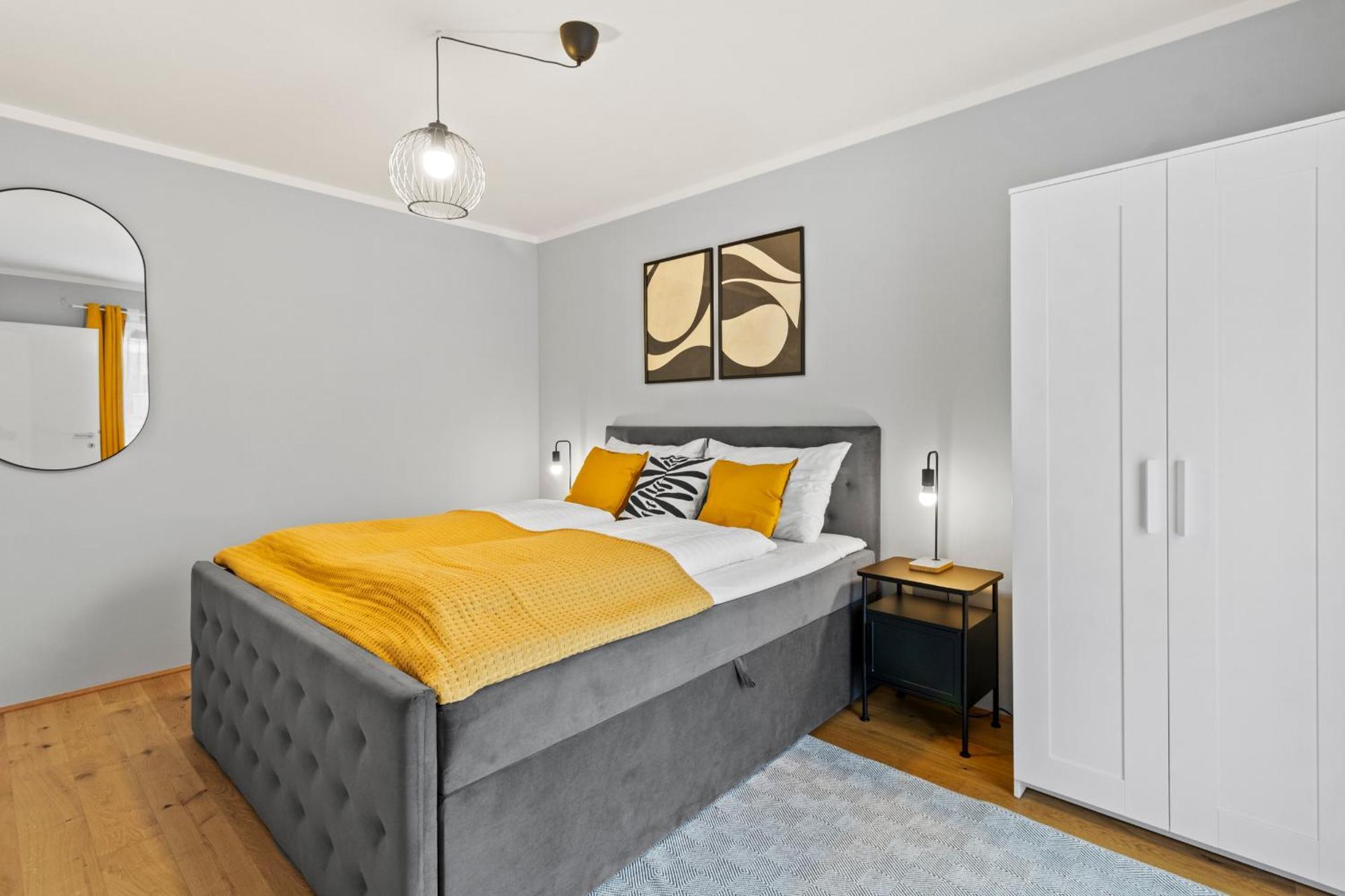 Apartament Free Parking I Balcony I 5 Min To Train Station