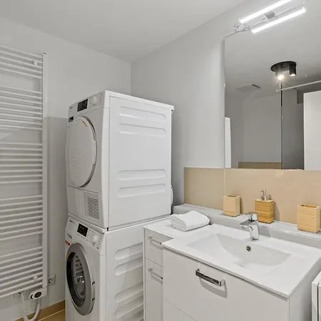 Ferienwohnung Free Parking I Balcony I 5 Min To Train Station Wien Exterior foto
