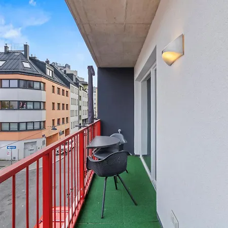 Ferienwohnung Free Parking I Balcony I 5 Min To Train Station Wien Exterior foto