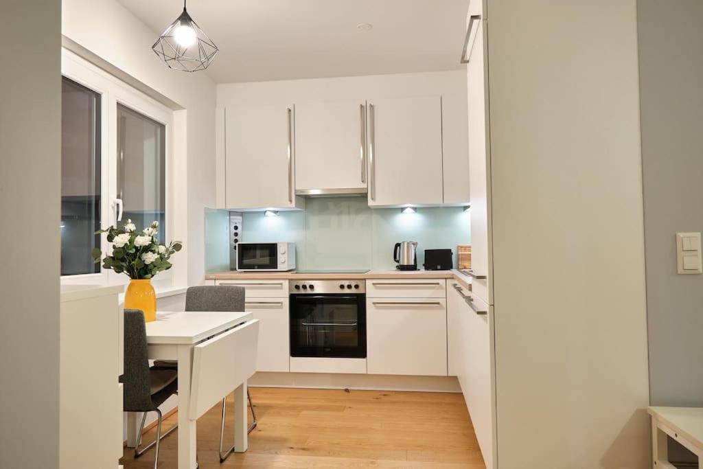 Free Parking I Balcony I 5 Min To Train Station Wien